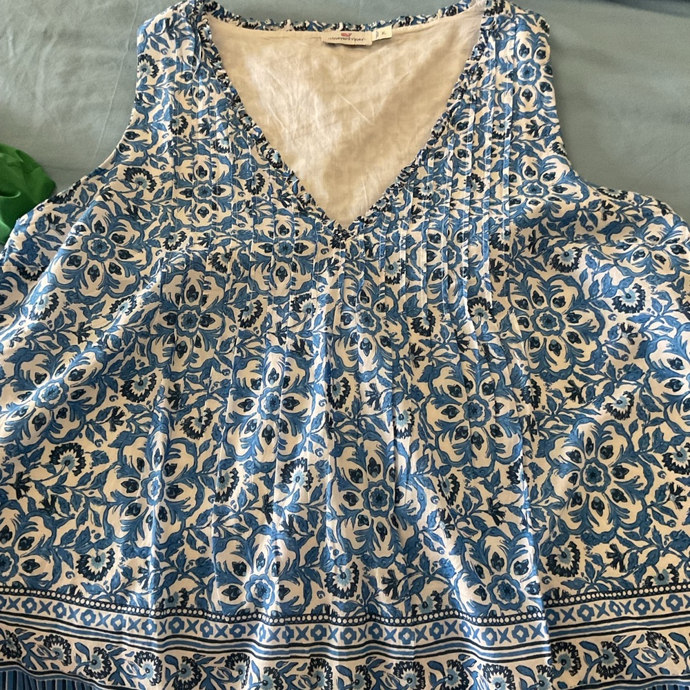 Vineyard Vines Sleeveless V-Neck Blue and White Floral Top